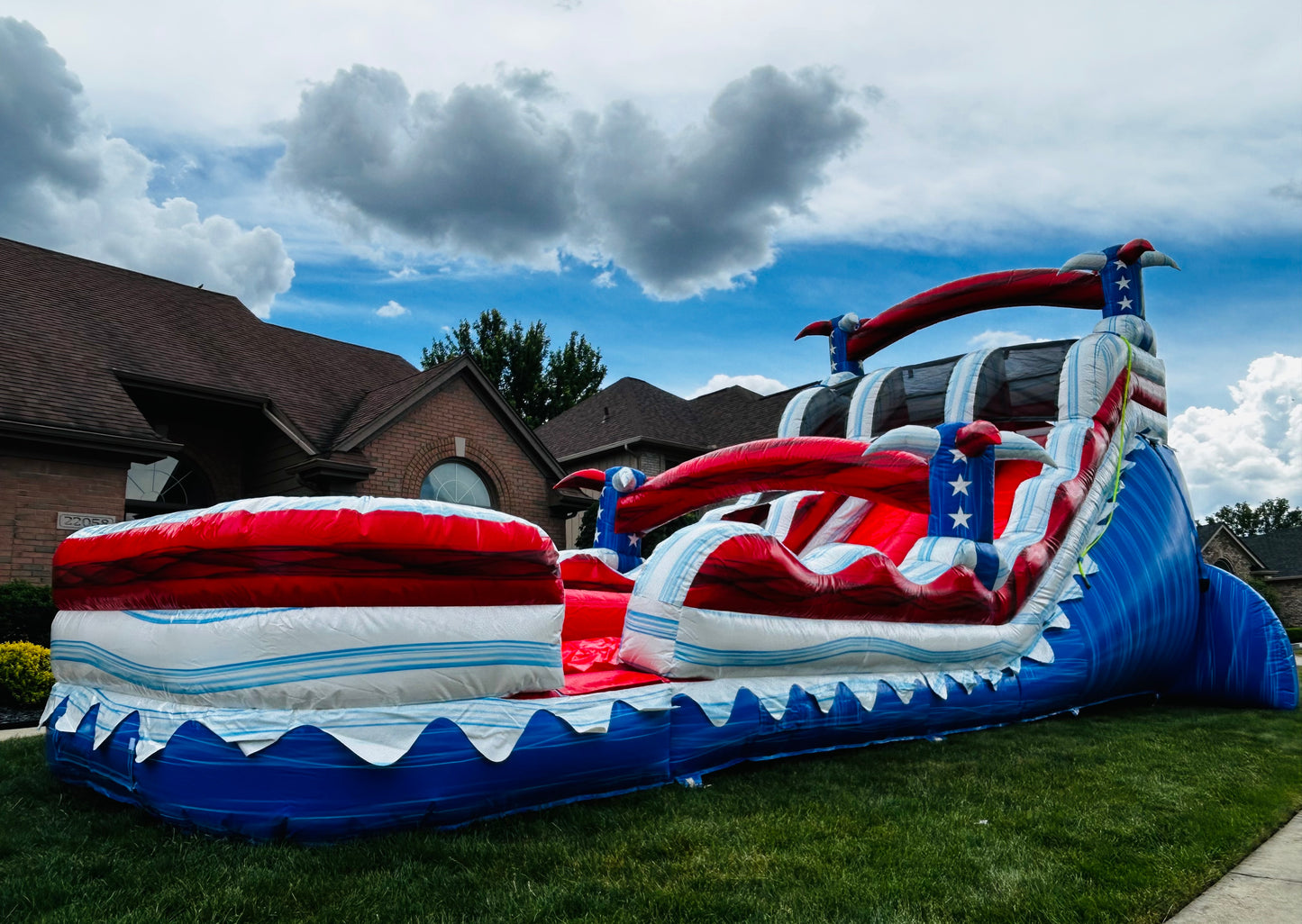 AMERICAN THUNDER DUAL-LANE WATERSLIDE (18FT TALL) FULL DAY RENTAL